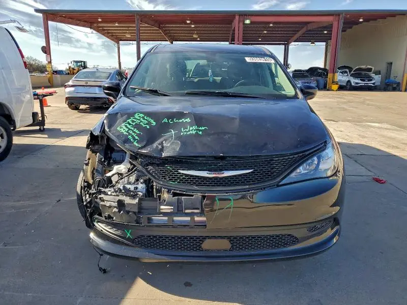 2021 CHRYSLER VOYAGER LX  