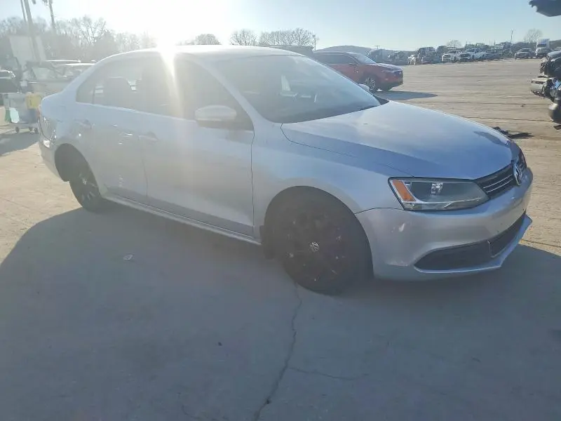 2013 VOLKSWAGEN JETTA SE  