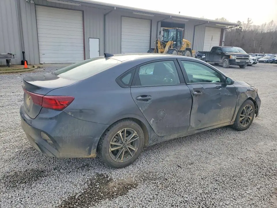 2023 KIA FORTE LX  