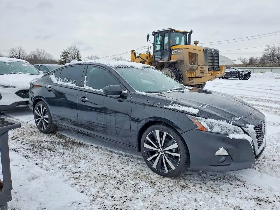 2022 NISSAN ALTIMA SR  