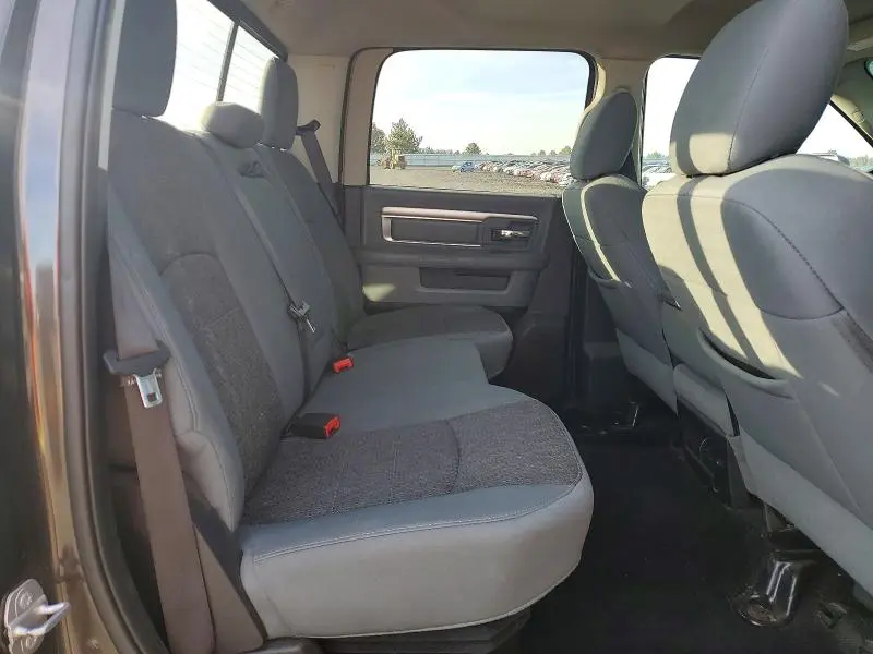 2016 RAM 1500 SLT  
