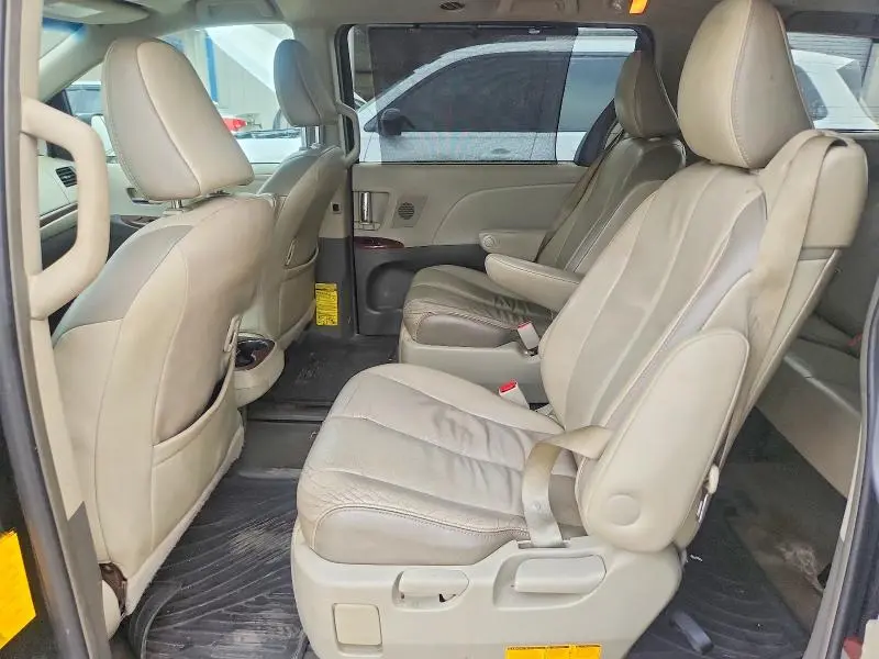 2014 TOYOTA SIENNA LIMITED 7-PASSENGER  