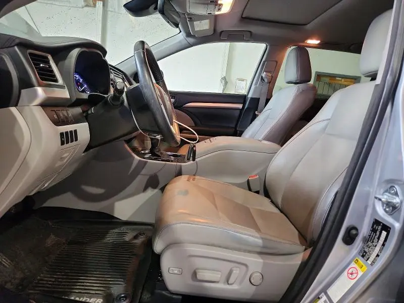 2017 TOYOTA HIGHLANDER XLE  