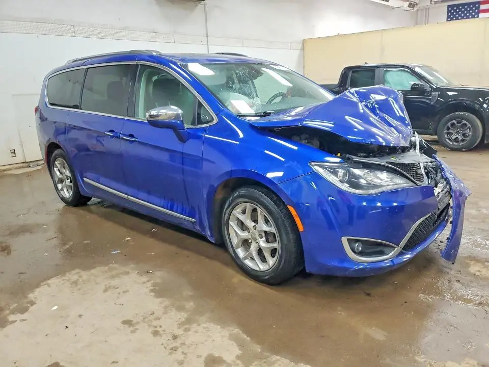 2019 CHRYSLER PACIFICA LIMITED  