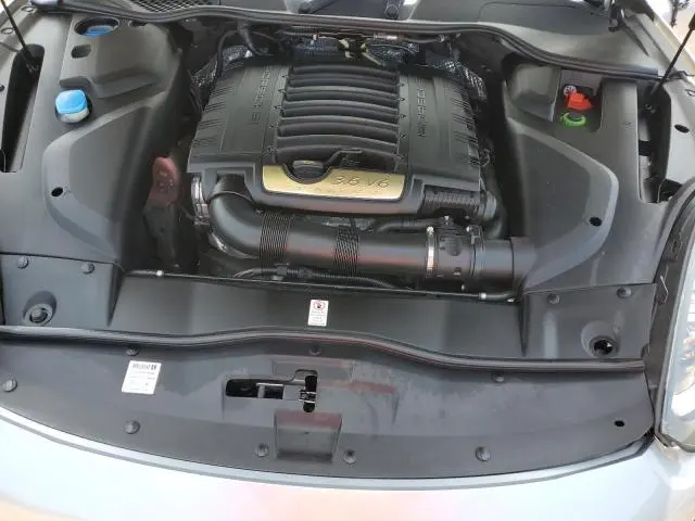 2017 PORSCHE CAYENNE   