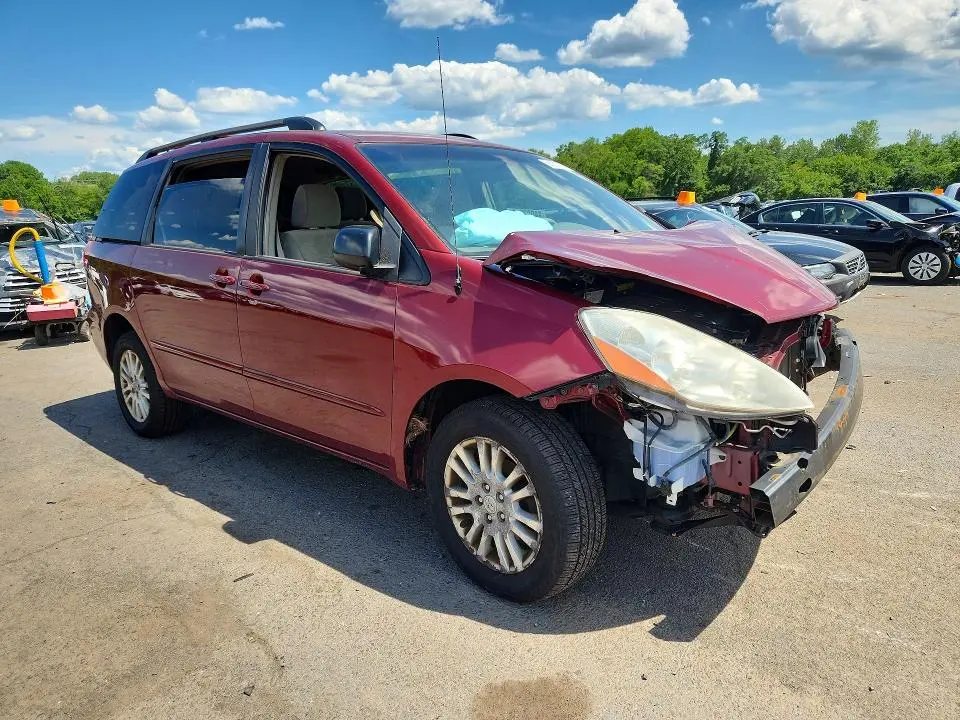 2010 TOYOTA SIENNA LE  