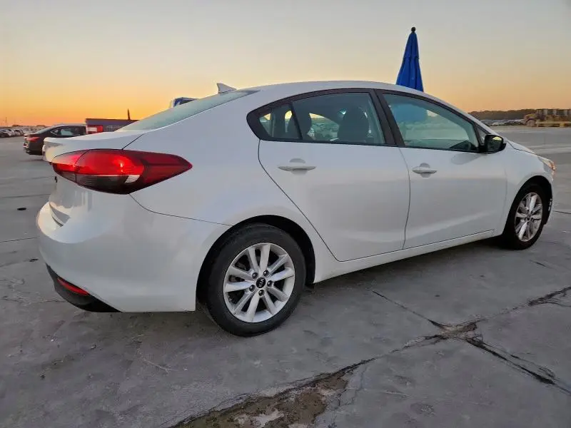 2017 KIA FORTE LX  