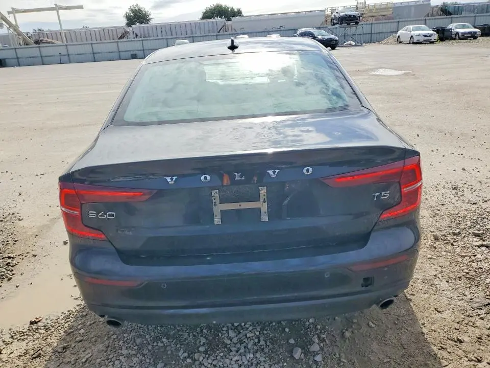 2020 VOLVO S60 T5 MOMENTUM  
