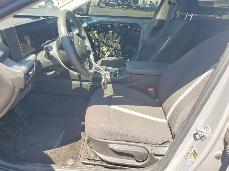 2025 HYUNDAI SONATA SE  