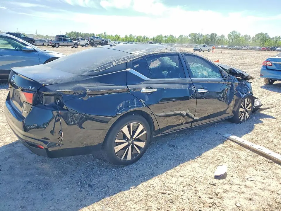 2022 NISSAN ALTIMA SV  