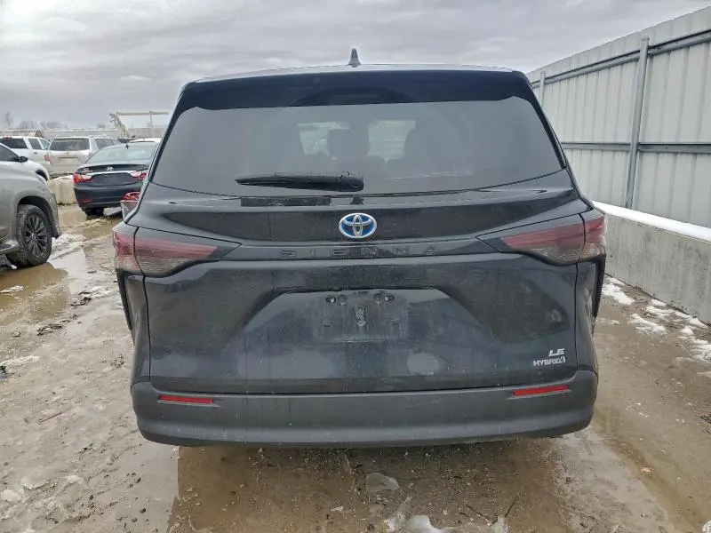 2024 TOYOTA SIENNA LE  