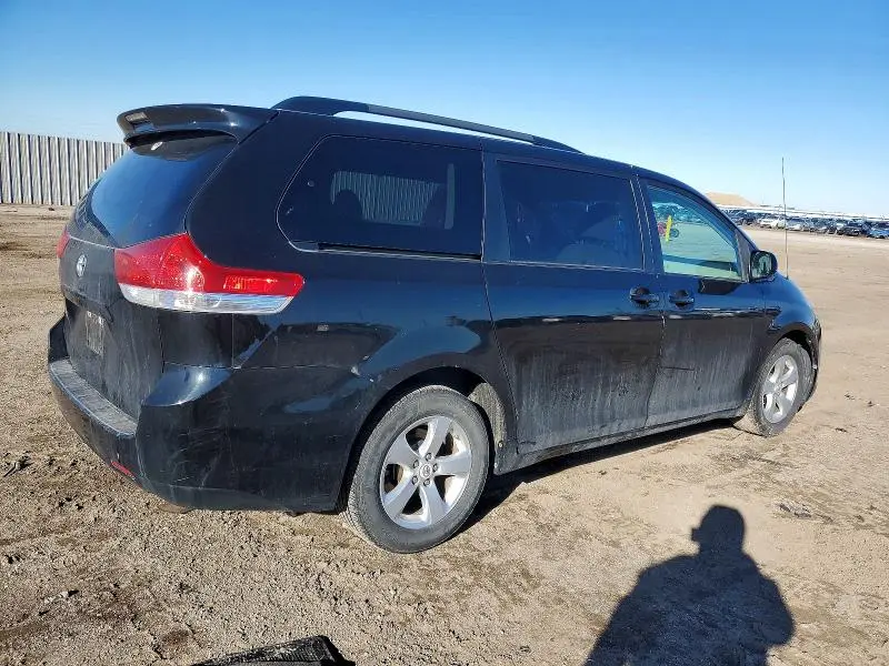 2012 TOYOTA SIENNA LE  