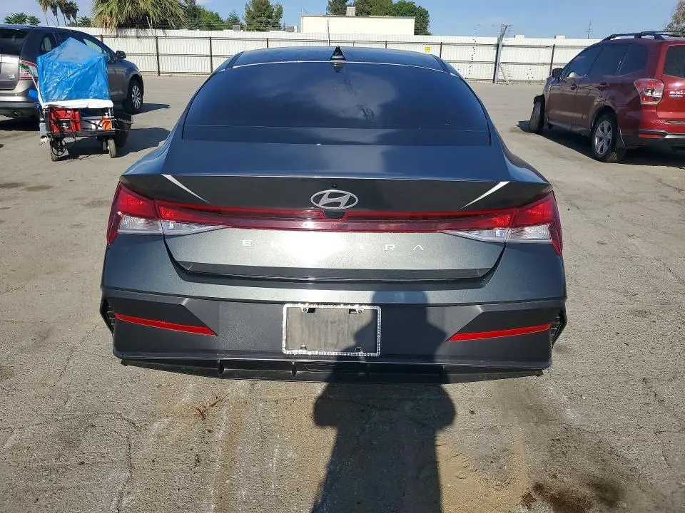 2024 HYUNDAI ELANTRA SE  