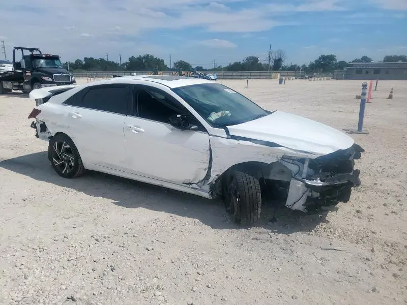 2025 HYUNDAI ELANTRA SEL  