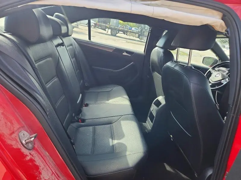 2016 VOLKSWAGEN JETTA SPORT  