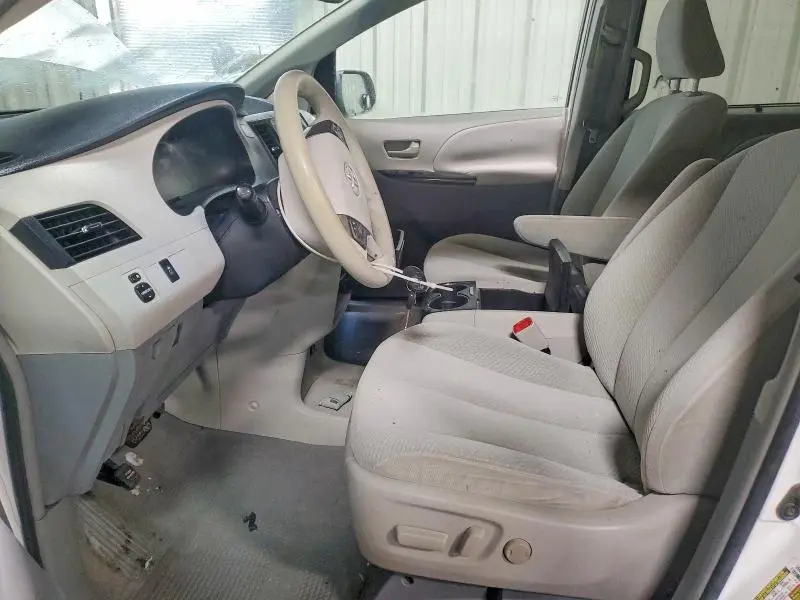 2011 TOYOTA SIENNA LE 8-PASSENGER  