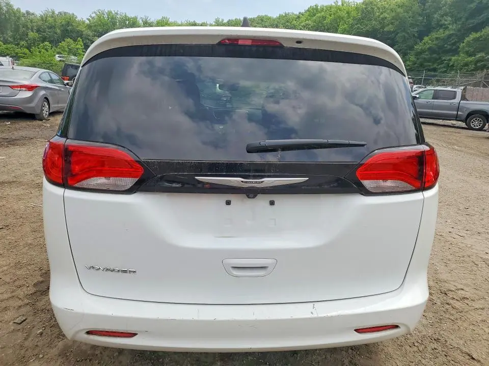 2023 CHRYSLER VOYAGER LX  