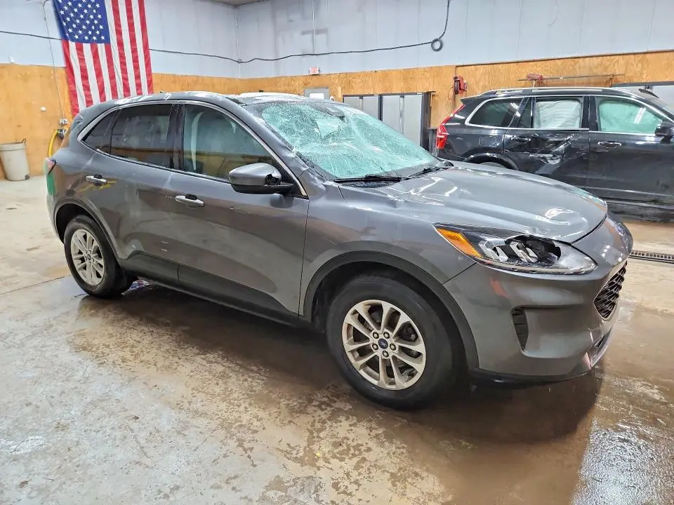 2021 FORD ESCAPE SE  