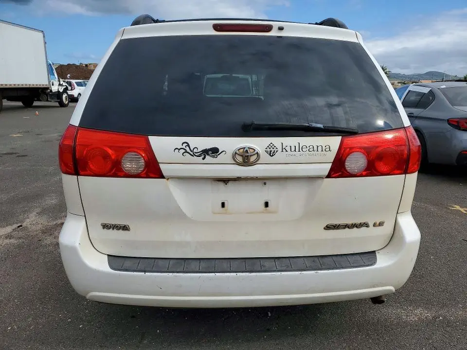 2010 TOYOTA SIENNA LE 7-PASSENGER  