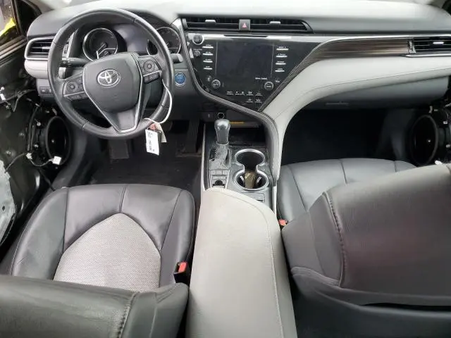 2020 TOYOTA CAMRY XLE  