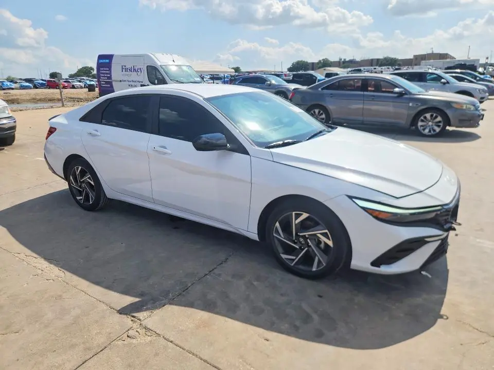 2025 HYUNDAI ELANTRA SEL SPORT  