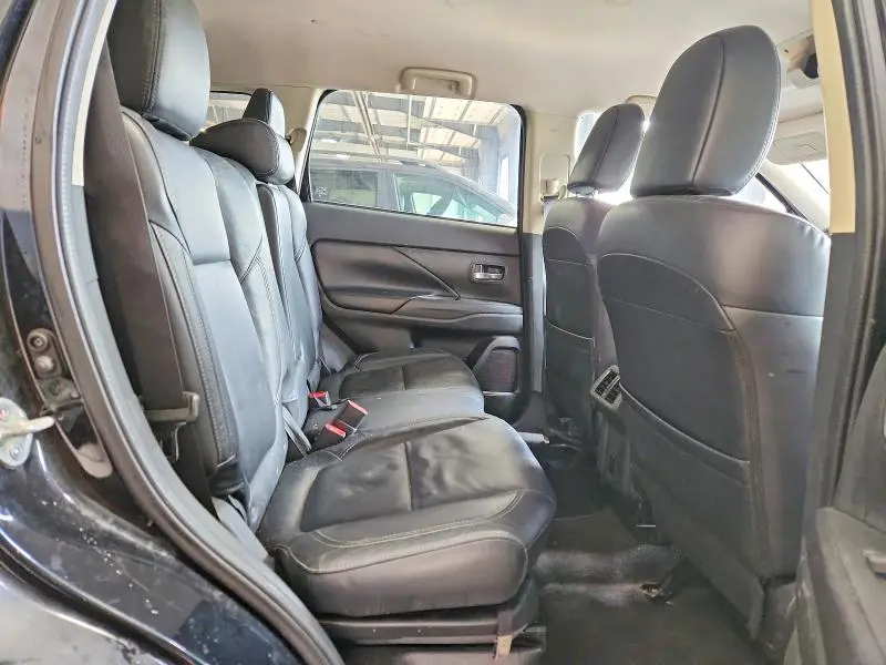 2020 MITSUBISHI OUTLANDER SE  
