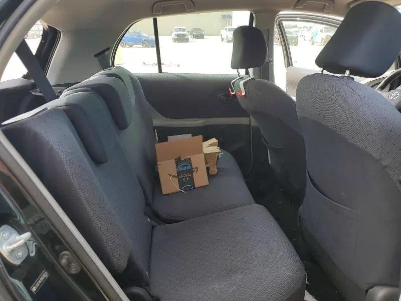 2011 TOYOTA YARIS BASE  