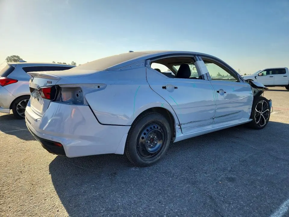 2023 NISSAN ALTIMA SR  