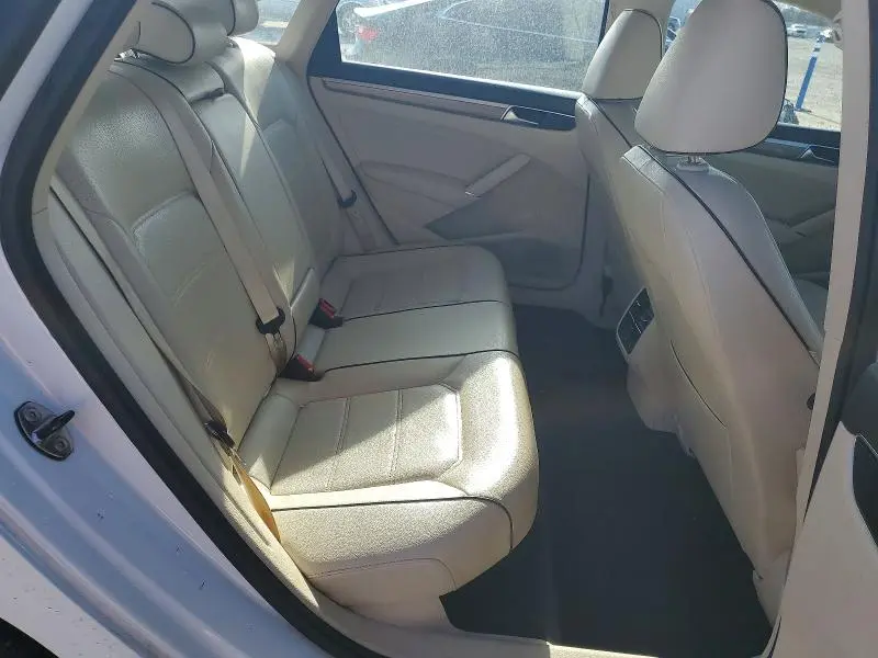 2017 VOLKSWAGEN PASSAT SE  