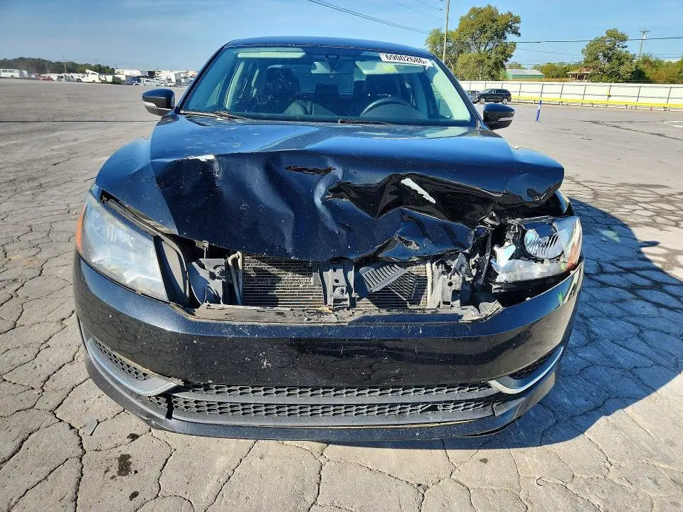 2015 VOLKSWAGEN PASSAT S  
