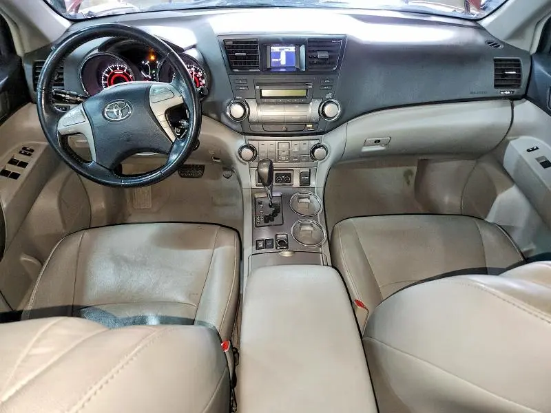 2010 TOYOTA HIGHLANDER SE  