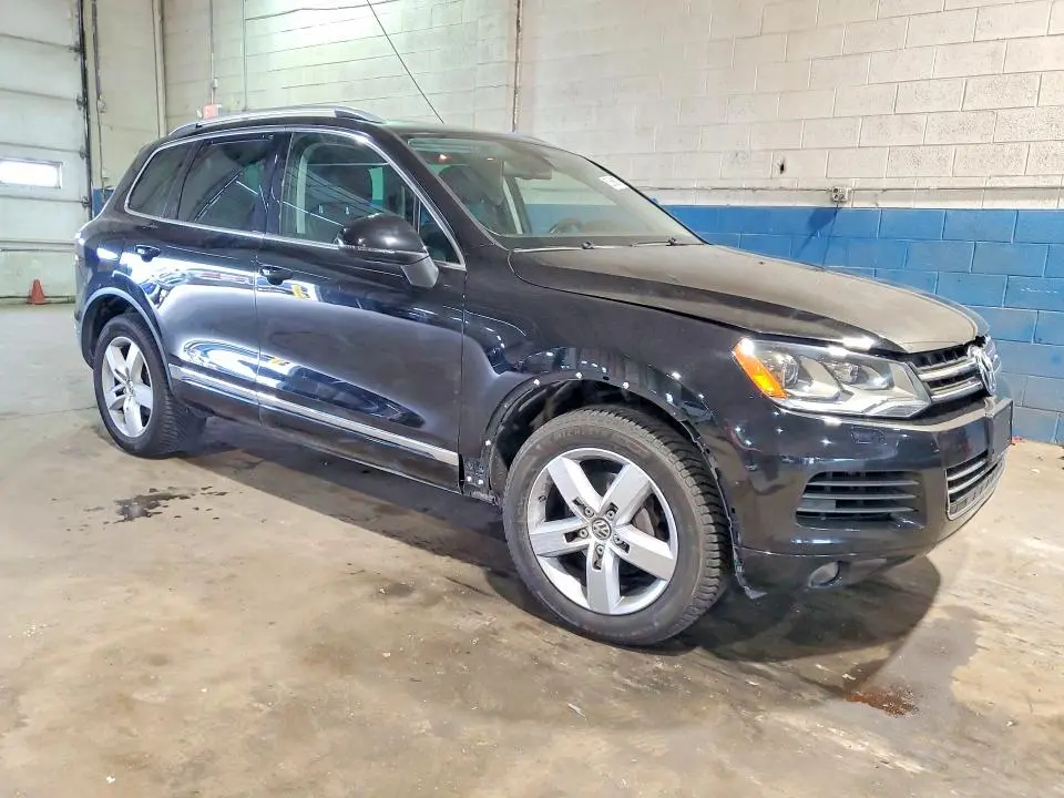 2012 VOLKSWAGEN TOUAREG V6  