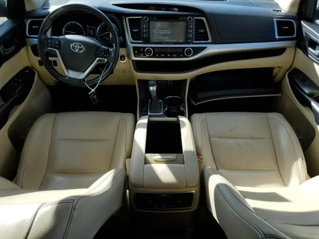 2019 TOYOTA HIGHLANDER SE  