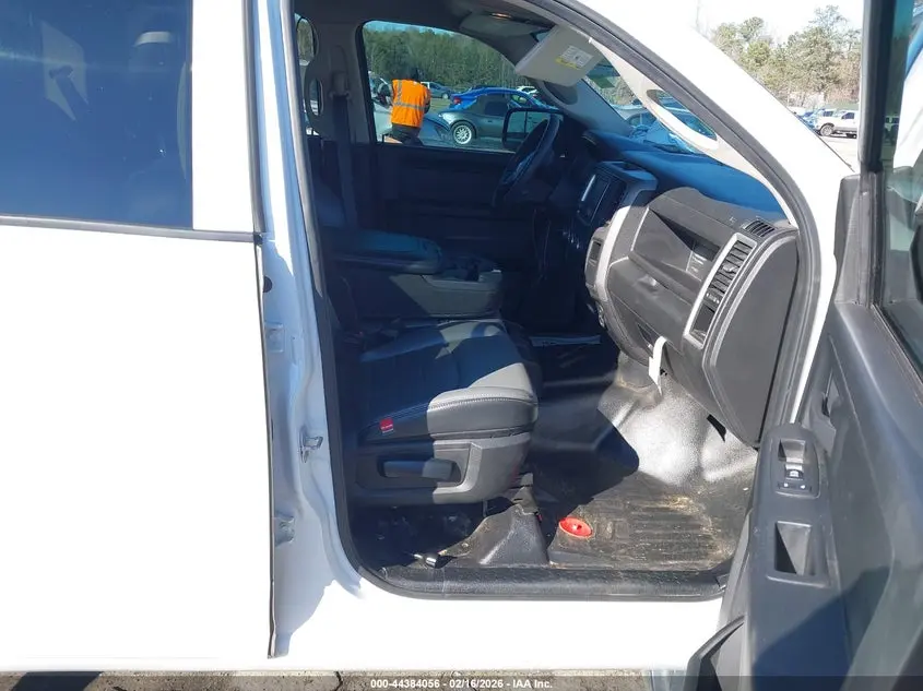 2022 RAM 1500 CLASSIC TRADESMAN  4X4 5'7 BOX