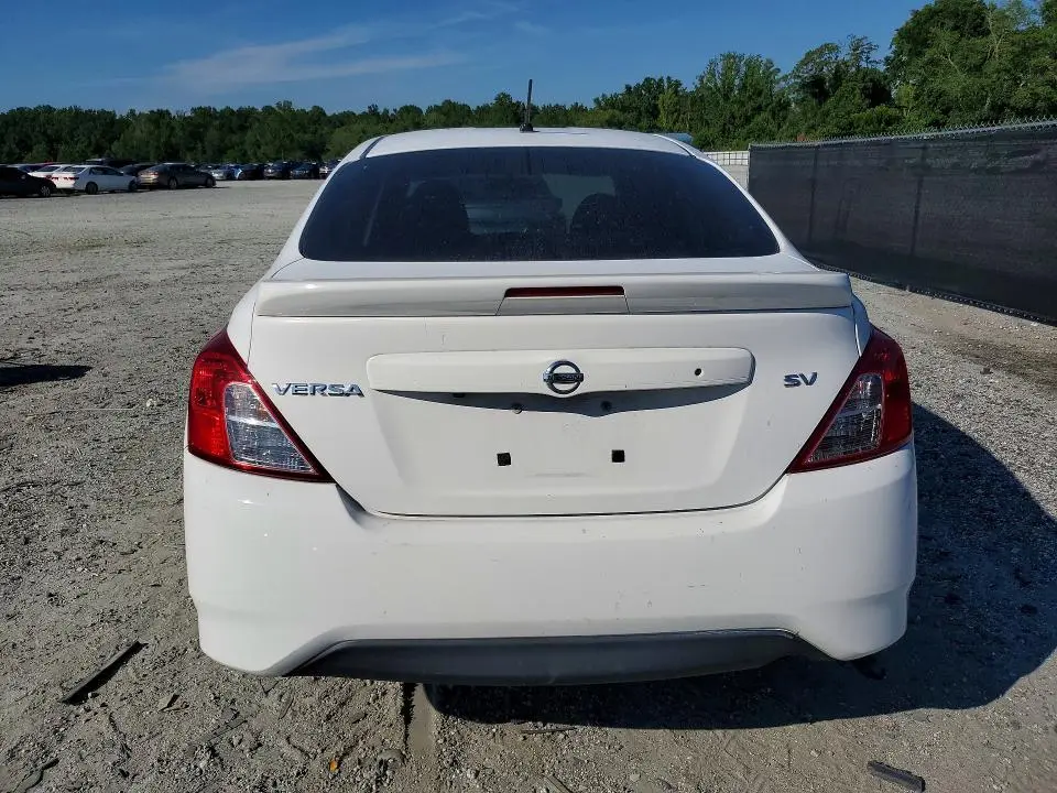 2019 NISSAN VERSA SV  