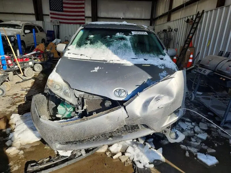 2015 TOYOTA SIENNA XLE  