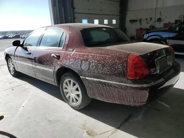 2011 LINCOLN TOWN CAR SIGNATURE LIMITED  