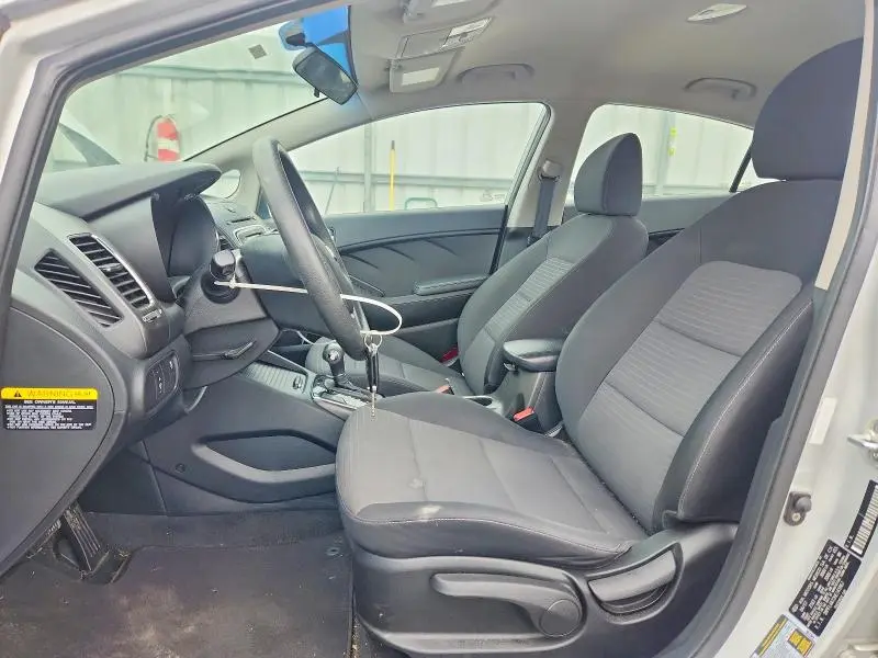 2017 KIA FORTE LX  