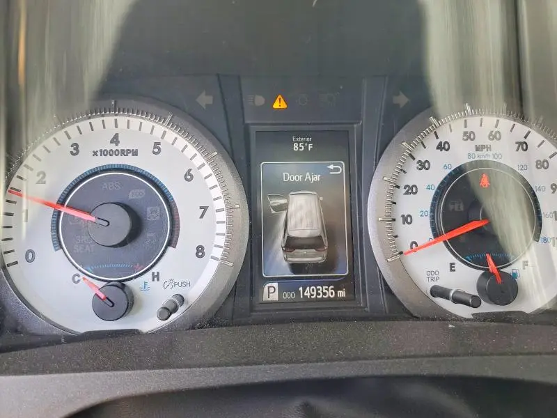 2016 TOYOTA SIENNA SE  