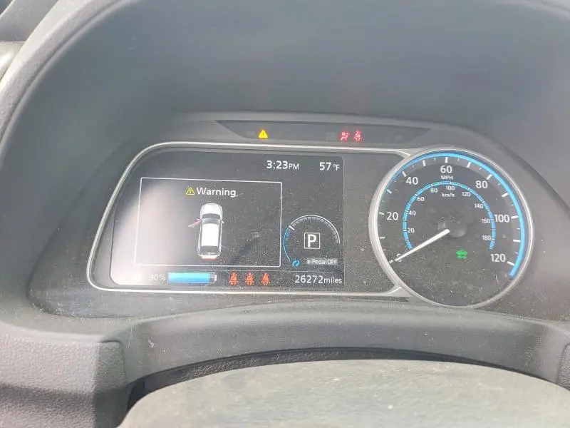 2022 NISSAN LEAF SV  