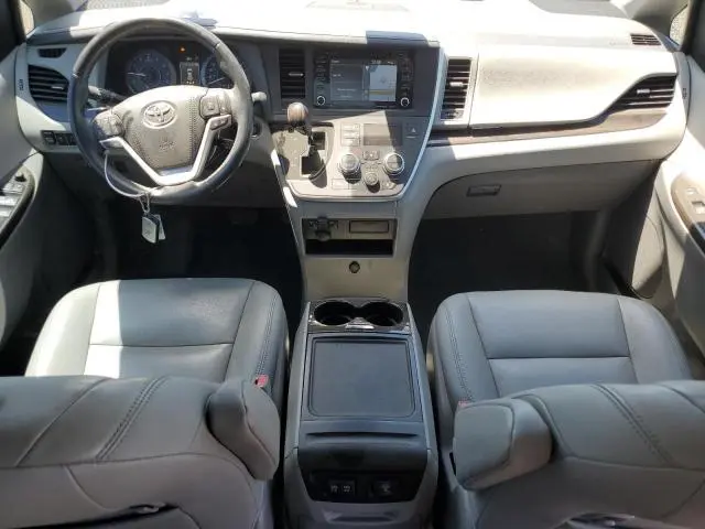 2020 TOYOTA SIENNA XLE  