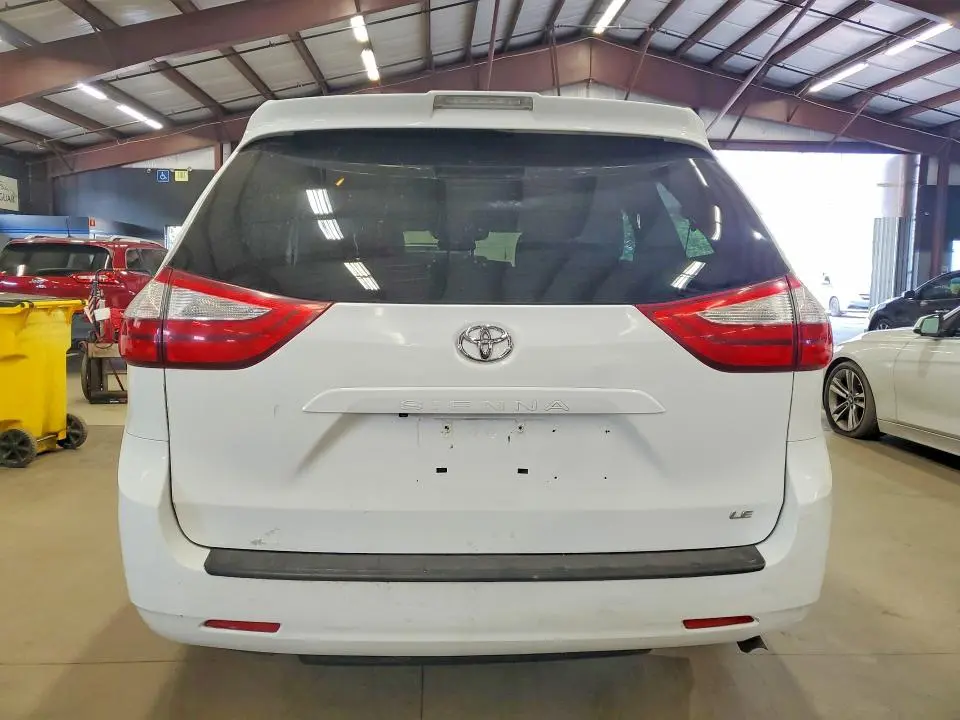 2018 TOYOTA SIENNA LE  