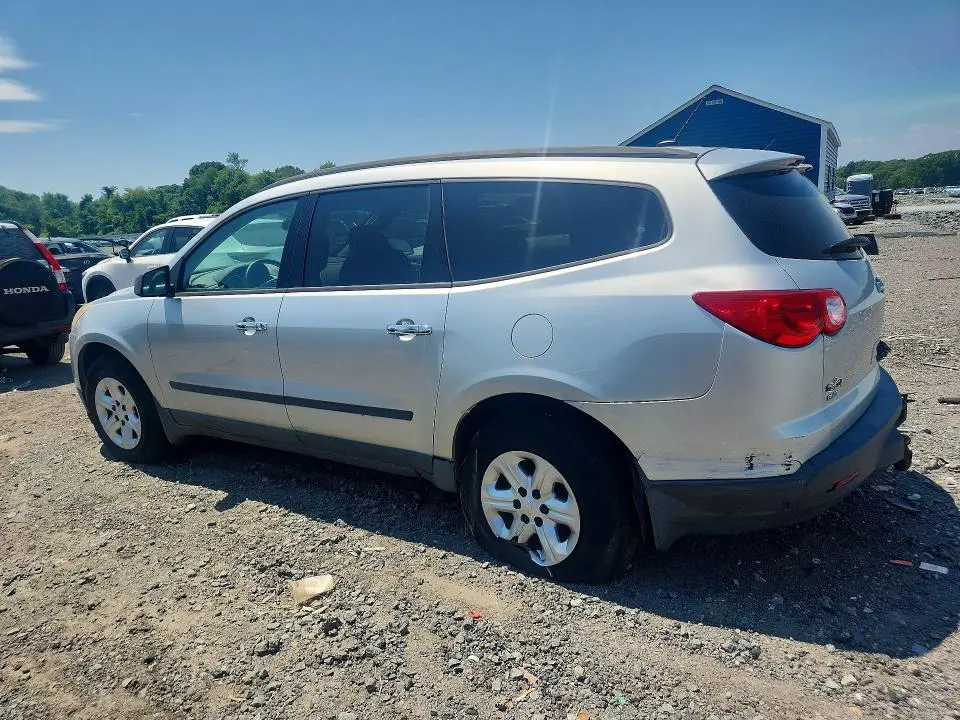 2010 CHEVROLET TRAVERSE LS  