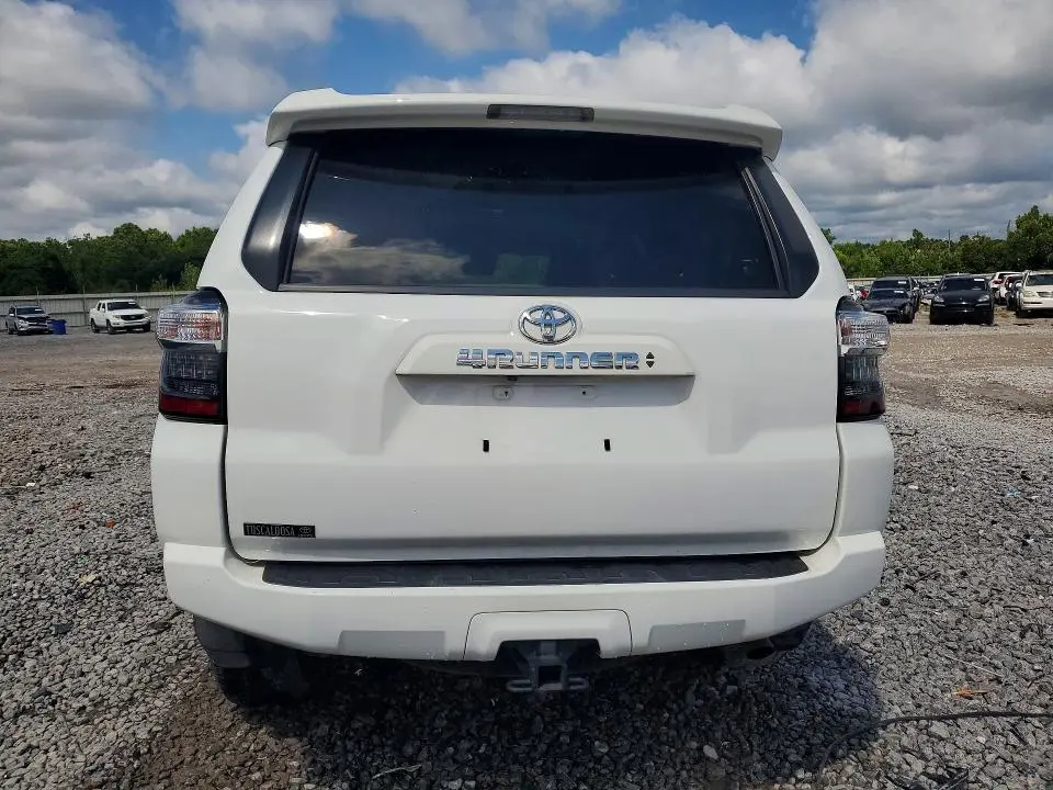 2021 TOYOTA 4RUNNER SR5  