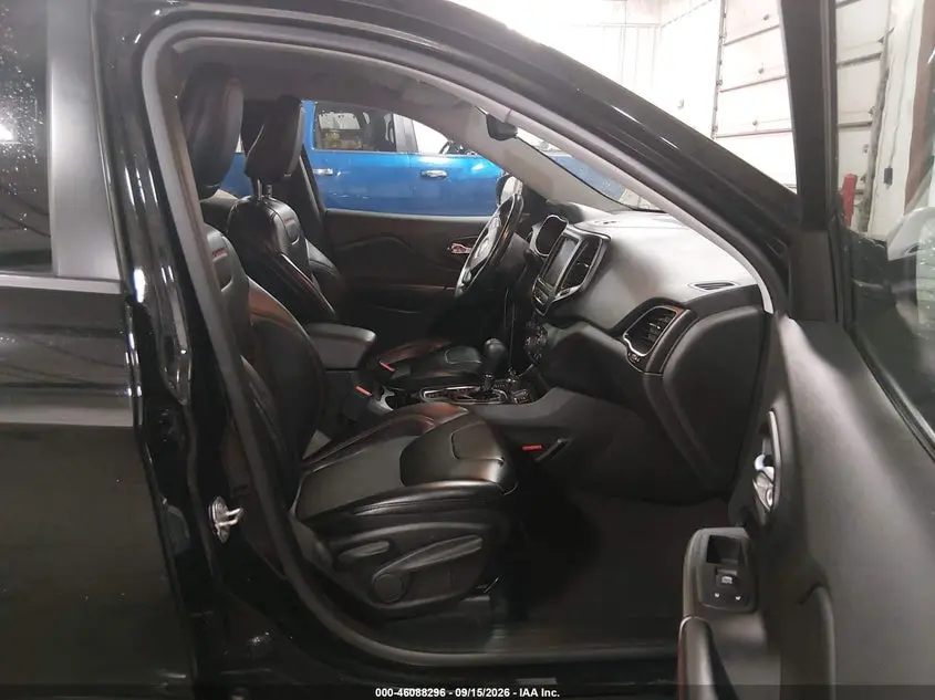 2019 JEEP CHEROKEE TRAILHAWK 4X4