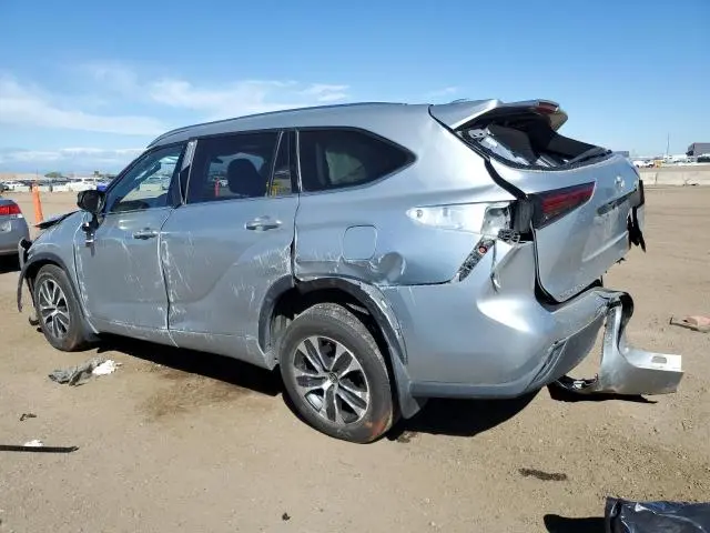 2021 TOYOTA HIGHLANDER XLE  