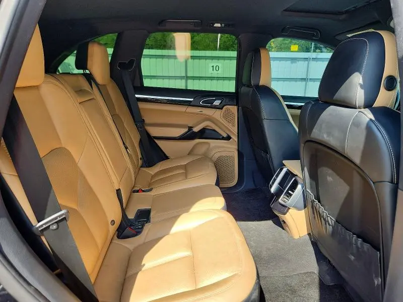 2016 PORSCHE CAYENNE   