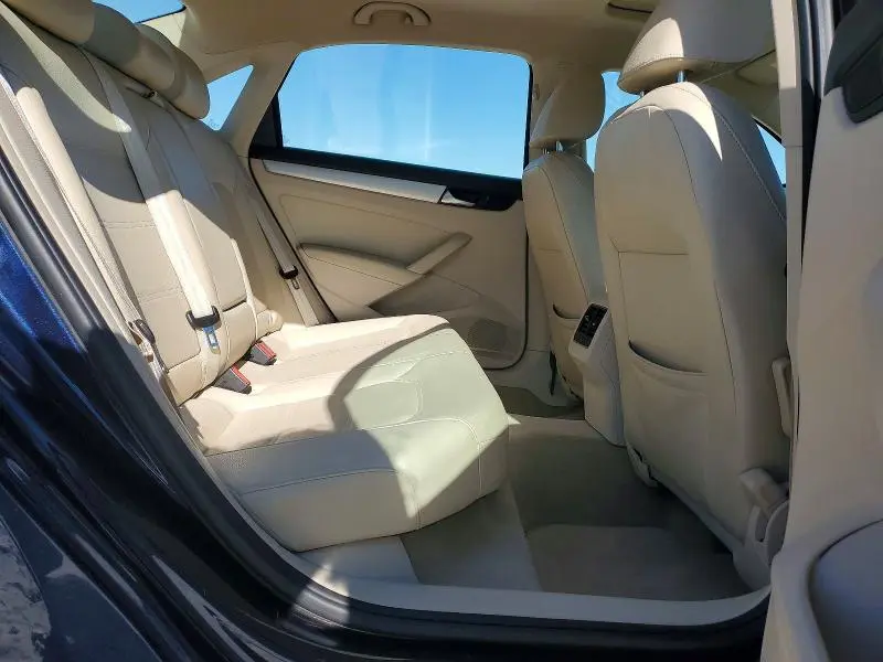 2013 VOLKSWAGEN PASSAT SE  