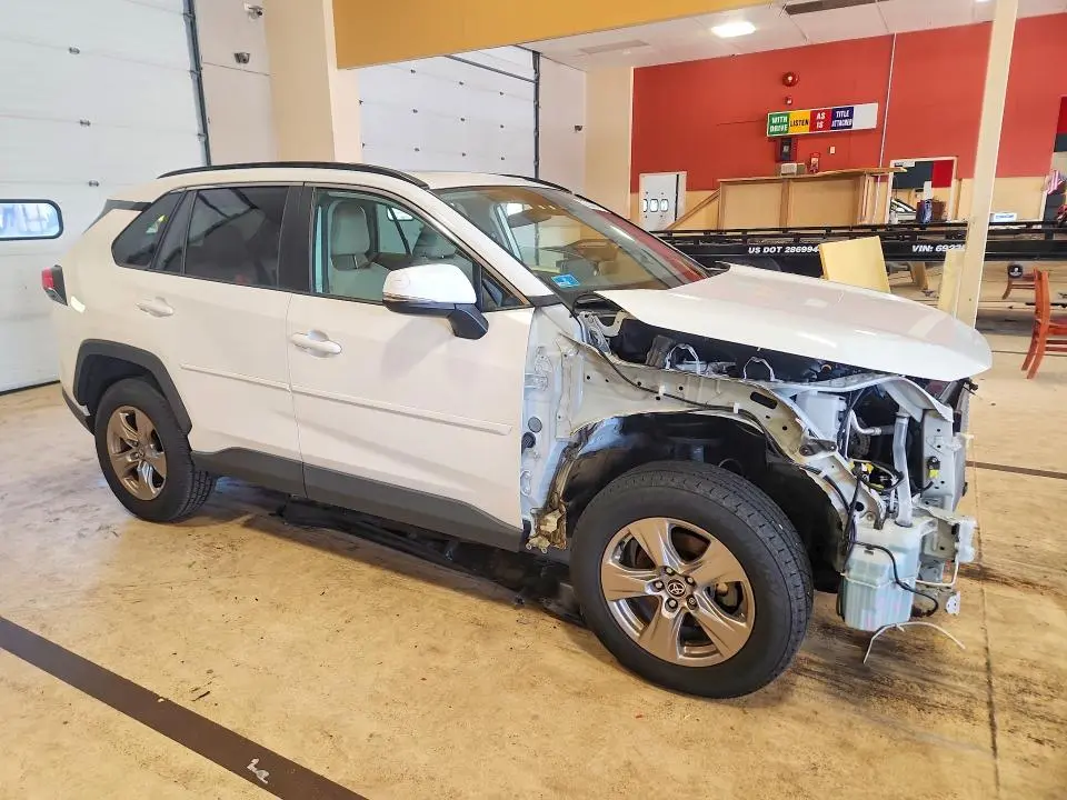 2022 TOYOTA RAV4 XLE  