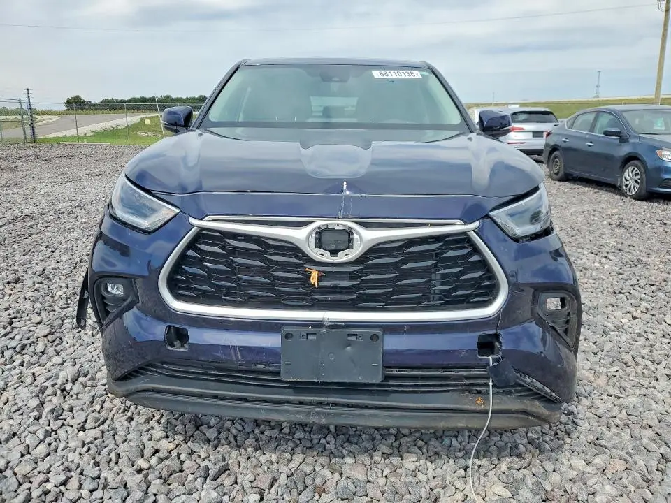 2021 TOYOTA HIGHLANDER LE  
